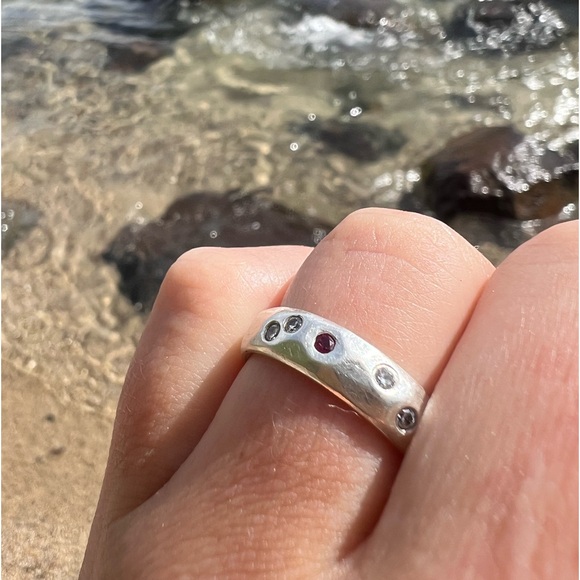 💎Lorien 100% Sterling Silver Diamond & Red Sapphire Ring - Picture 1 of 5